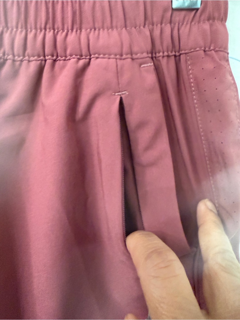 Vuori Women's Maroon Athletic Zip-Pocket Shorts XS - Picture 4 of 11